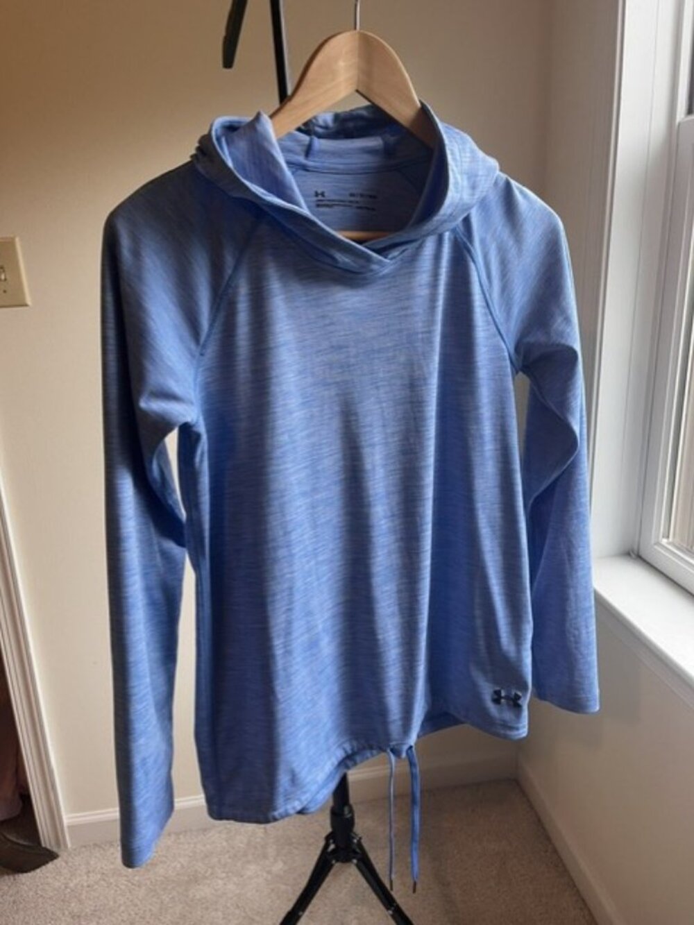 Under Armour HeatGear Women's Blue Lightweight Hooded Athletic Top XS